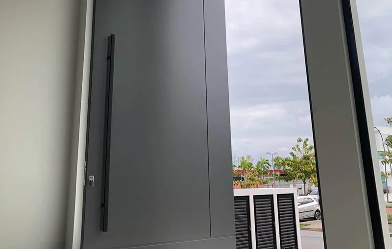 Porta fabricada em ACM
